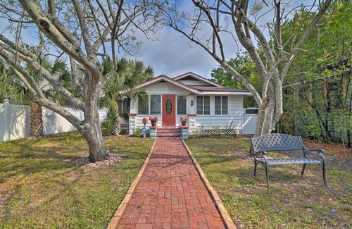 Kenwood Cottage | Sunny St. Pete Cottage ~ 1 Mi to Tropicana Field!
