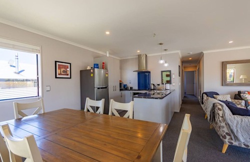 Twizel House | Sunny Stay - new & cosy