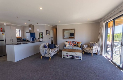 Twizel House | Sunny Stay - new & cosy