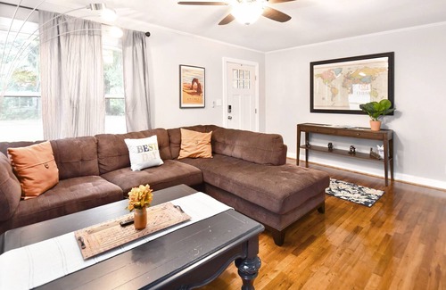 Biddleville House | Sunny Stay, Uptown Charlotte