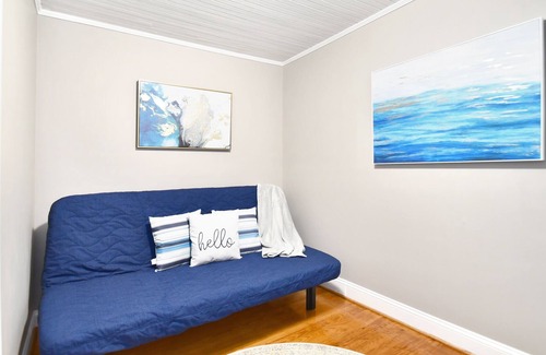 Biddleville House | Sunny Stay, Uptown Charlotte