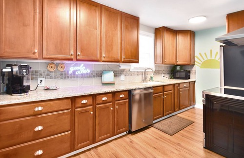 Biddleville House | Sunny Stay, Uptown Charlotte