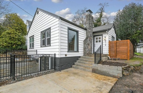 Camas Apartment | Sunny & stylish space in walkable neighborhood, 15min to pdx