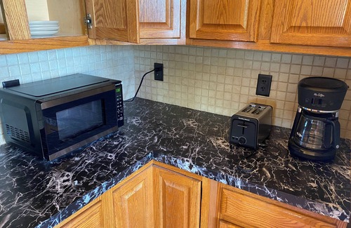 Constable Hook Apartment | SUNNY THREE BEDROOM APT NEAR NYC/NWK/CRUISE