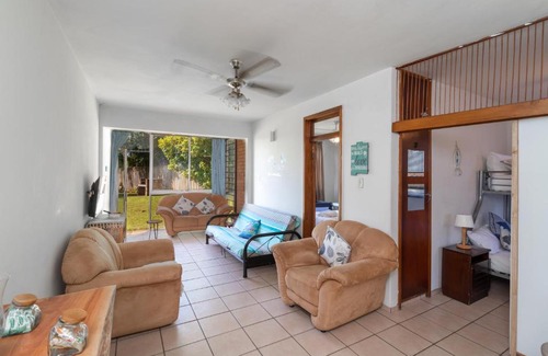 Illovo Beach Apartment | Sunny Tides - Wifi - Pet Friendly