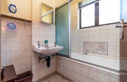 Illovo Beach Apartment | Sunny Tides - Wifi - Pet Friendly