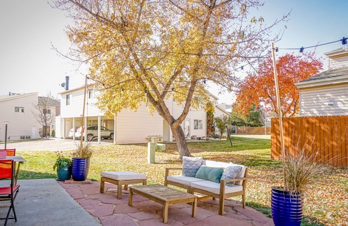 Glenwood Grove - North Iris House | Sunny Townhouse 2miles to Pearl St.