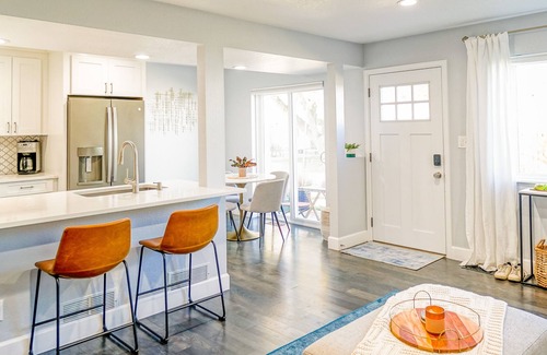 Glenwood Grove - North Iris House | Sunny Townhouse 2miles to Pearl St.