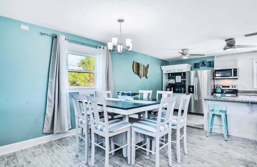 Vilano Beach House | Sunny Upper Level 1 Block from 2 Beaches w/Private Pool, High-Speed Wi-Fi