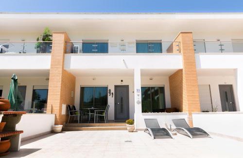 Mosqueira Apartment | Sunny villa facing the swimming pool