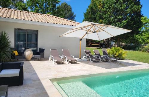 Grayan-Et-L'Hopital Villa | Sunny Villa Nature