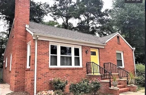 Aiken Cottage | Sunny Virginia Equestrian Cottage
