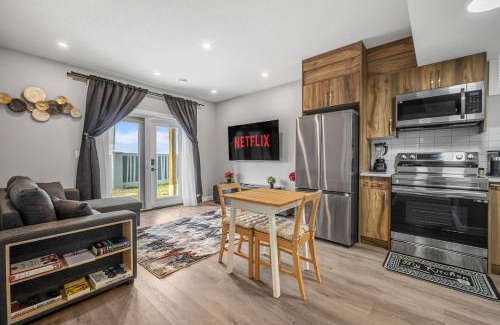 Calgary Apartment | Sunny Walk-out Unit, Free HiSpeed Wi-Fi and Parking, Near Grocery