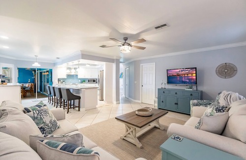 Caloosahatchee House | Sunny Waterfront Oasis: Your Dream Pool Home with Southern Exposure