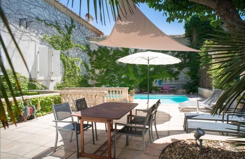 Poilhes House | Sunny Winemaker's House in Canal du Midi Village with Pool near Beaches