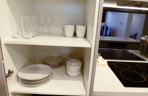 Phillip Apartment | Sunny Yellow, 1Bd Apt - Woden