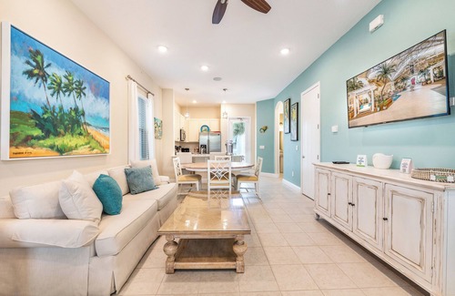 West Kissimmee Cottage | Sunny Yellow Cottage near Disney with Margaritaville Resort Access & Island H20.