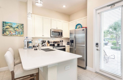 West Kissimmee Cottage | Sunny Yellow Cottage near Disney with Margaritaville Resort Access & Island H20.