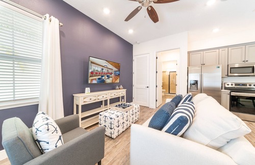 West Kissimmee Cottage | Sunny Yellow Cottage near Disney with Margaritaville Resort & Island H2O Access.