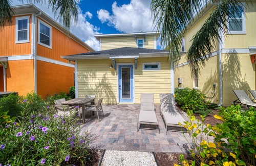 West Kissimmee Cottage | Sunny Yellow Cottage near Disney with Margaritaville Resort & Island H2O Access.