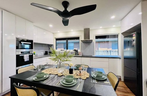 Sunnybank House | Sunnybank Comfort | 4BR Home | Family & Group