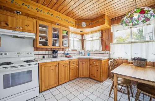 Greenbush Apartment | Sunnyside 3BR 1BA Relaxing Lakefront Retreat