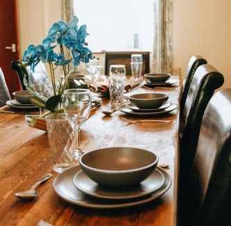 Brecon House | Sunnyside farmstay & hottub near Brecon Beacons sleeps 8