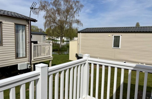 Ampney Crucis House | Sunnyside static lakeside home