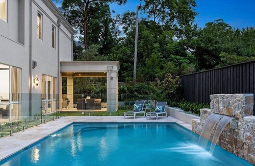 North Turramurra House | 'Sunnyside' - Grand Turramurra Mansion with pool, cinema, butlers kitchen, the perfect entertainer!
