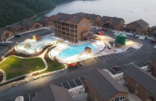 Kimberling City House | Sunnyside Haven- 7BR- Sleeps 22! Close to Silver Dollar City & Dogwood Canyon!