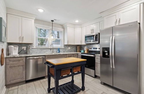 Buckroe Beach House | Sunnyside Inn Front House