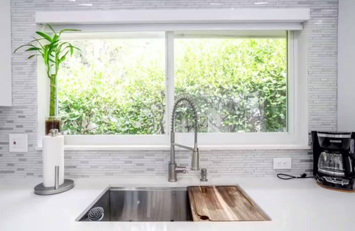 Central Corals House | Sunnyside Oasis w/Heated Pool ~ 7 min. From Beach