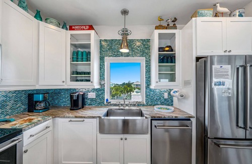 Seagrass House | Sunnyside Up: Steps to the Beach, Great views, Private pool, Pet friendly