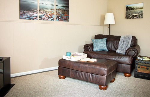 Salem Apartment | Sunnyslope Retreat | Private Entry, Fireplace, AC & Sleep Number Bed