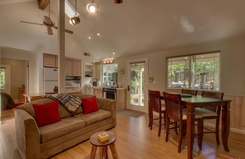 Tahoma Cabin | Sunnywood: 1 BR, 1 BA Cabin/Bungalow in Tahoma, Sleeps 2