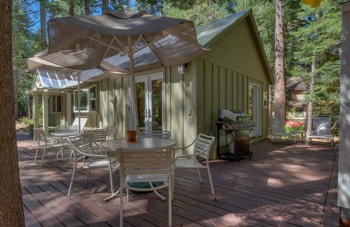 Tahoma Cabin | Sunnywood: 1 BR, 1 BA Cabin/Bungalow in Tahoma, Sleeps 2
