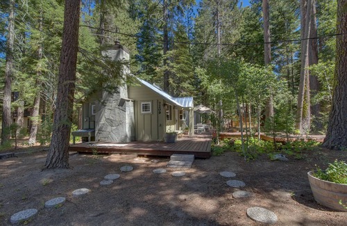 Tahoma Cabin | Sunnywood: 1 BR, 1 BA Cabin/Bungalow in Tahoma, Sleeps 2