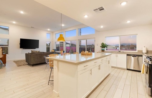Desert Hot Springs House | Sunray House Modern Getaway Pool Spa Tesla Charger