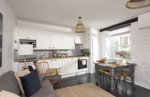 Mousehole Apartment | Sunrise - an apartment that sleeps 4 guests in 2 bedrooms