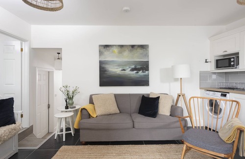 Mousehole Apartment | Sunrise - an apartment that sleeps 4 guests in 2 bedrooms