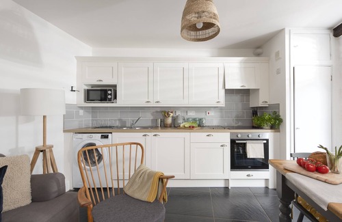 Mousehole Apartment | Sunrise - an apartment that sleeps 4 guests in 2 bedrooms