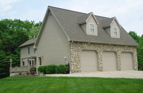 Amanda Apartment | Sunrise Apt. - Peaceful Country Setting- Reasonable Distance to Hocking Hills