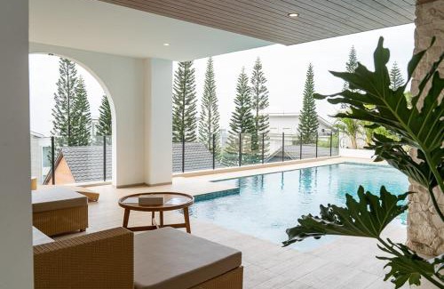 Bandung Villa | Sunrise City View Villa 9 bedrooms with a private heated swimming pool and billiard