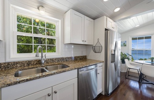 Cedar Key House | Sunrise Cottage: A Serene Waterfront Retreat