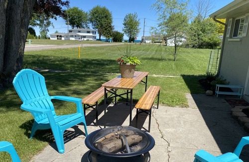 Lexington Cottage | SUNRISE COTTAGE-One block to Private Beach & Park!