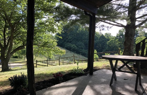 Lake Toxaway Cottage | Sunrise Cottage: Unique farmhouse unit sleeps 4