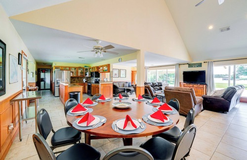 Kerens House | Sunrise Cove RC LLC: Lakefront Home w/2 Casitas!