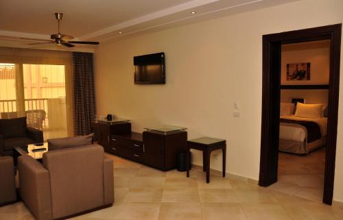 Village Road Resort | Sunrise Crystal Bay Resort -Grand Select