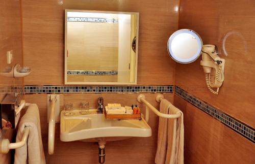 Village Road Resort | Sunrise Crystal Bay Resort -Grand Select