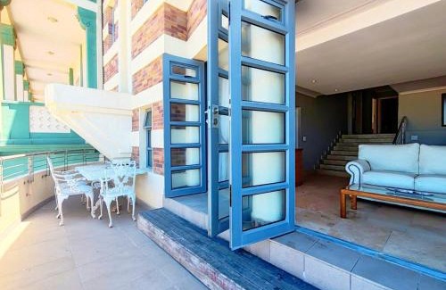 Muizenberg House | Sunrise Deck Empire Apartment